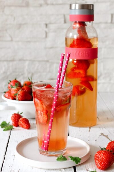 ΚΑΡΑΦΑ ΓΥΑΛΙΝΗ BODDELS 1100ML SUND RASPBERRY RED – πρόσθετη εικόνα 1